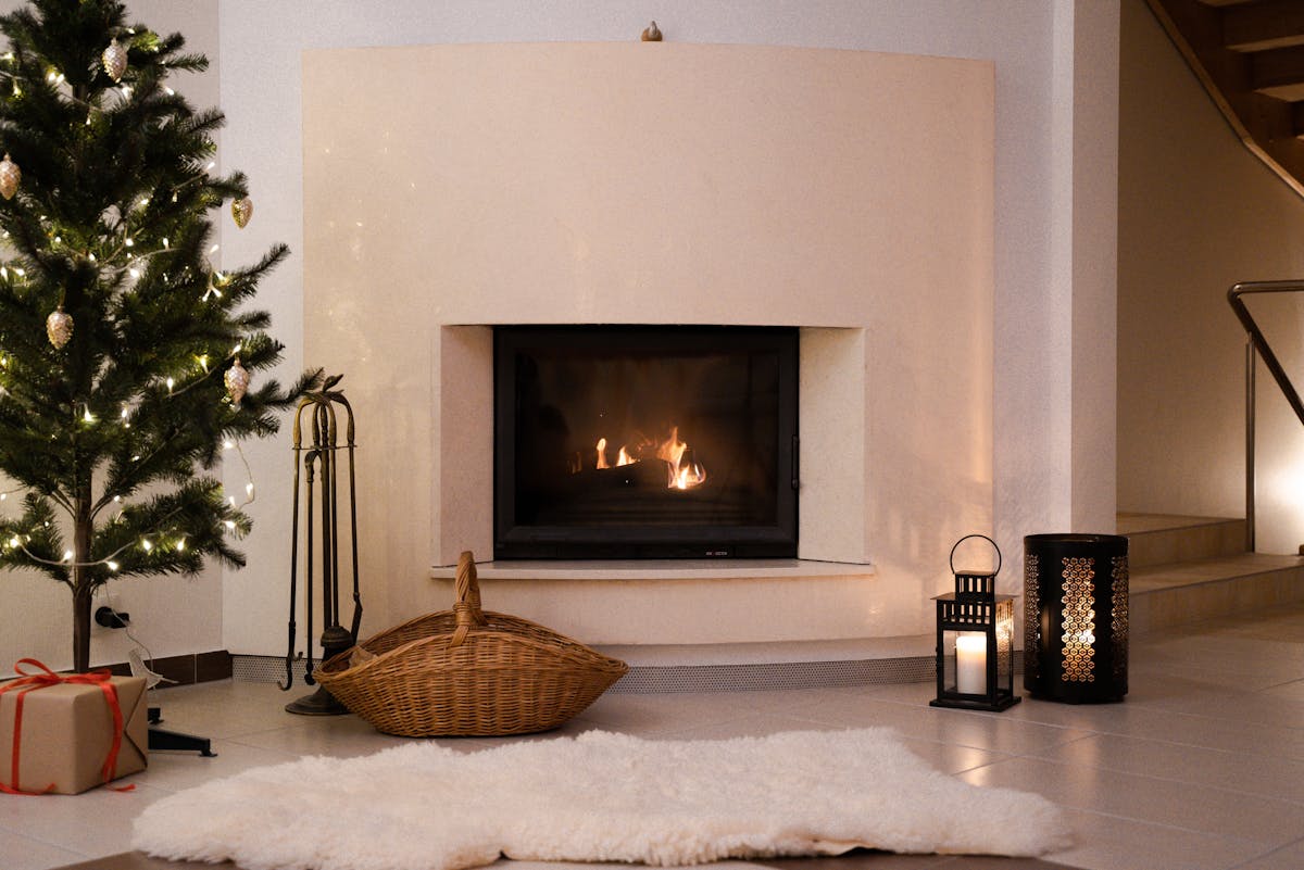 5 solutions créatives pour installer une cheminée sans conduit