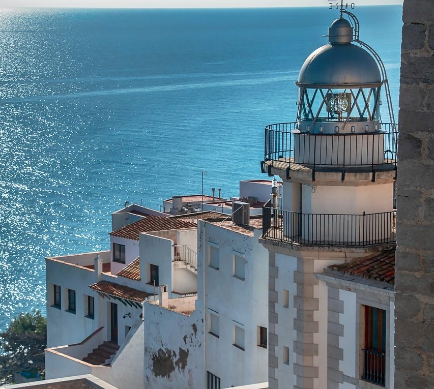 écran de balcon résistant au vent pour une protection optimale contre les intempéries et une intimité améliorée.