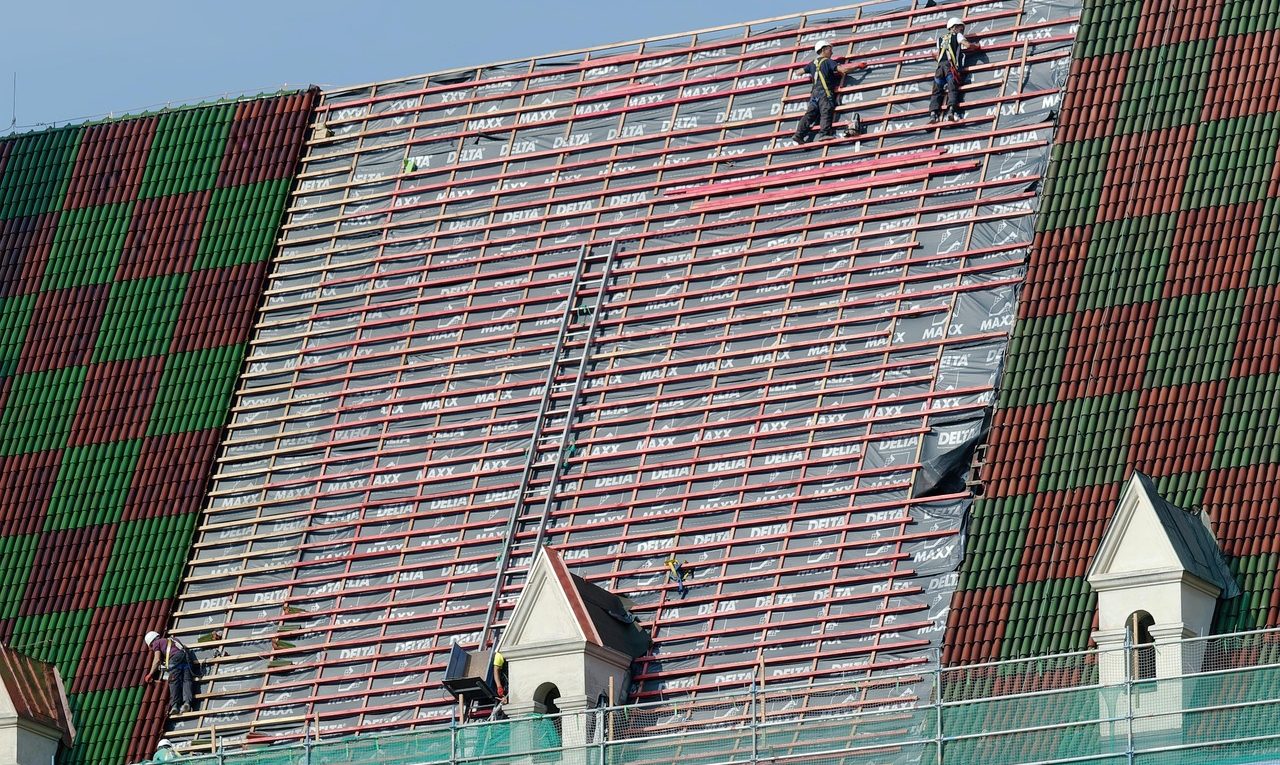 réparation de toiture rapide et efficace pour protéger votre maison des intempéries. experts en rénovation et entretien de toits, devis gratuit.