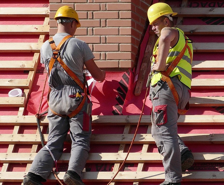 rénovation de toiture : améliorez l'isolation, réparez les dégâts et valorisez votre maison avec des experts en rénovation de toits.