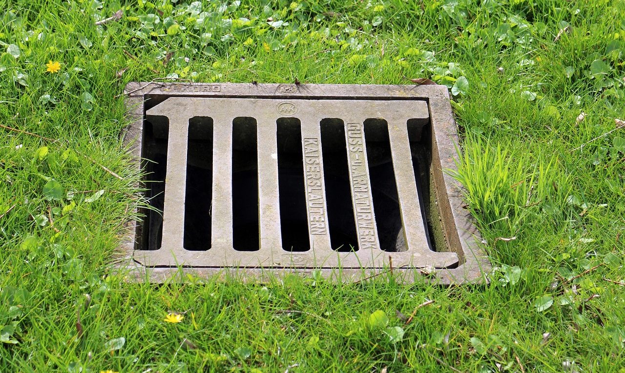 découvrez les solutions de drainage des eaux pluviales pour évacuer efficacement la pluie et protéger durablement votre habitation.